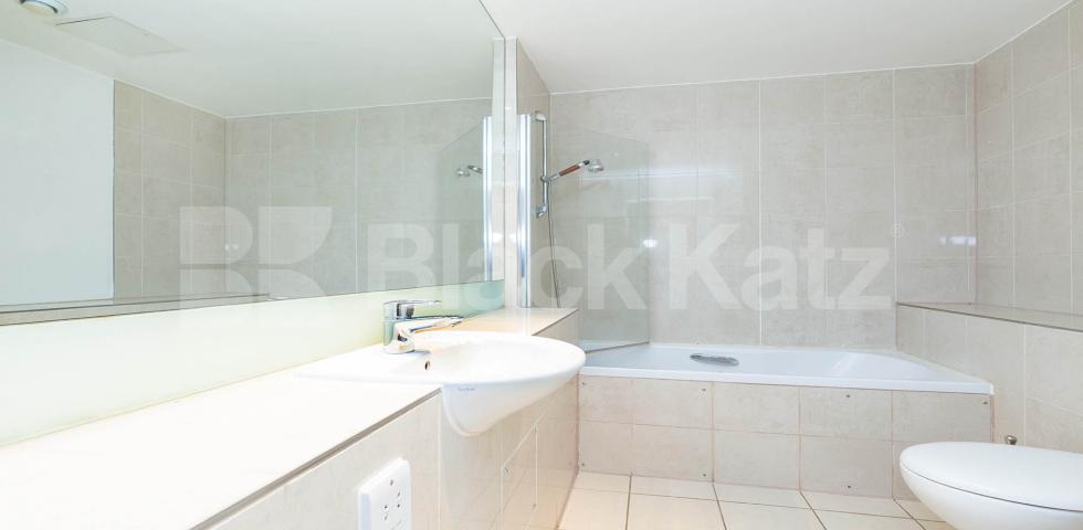 Super spacious two bed in camdenm mins to regents park and camden market Inverness Street, Camden